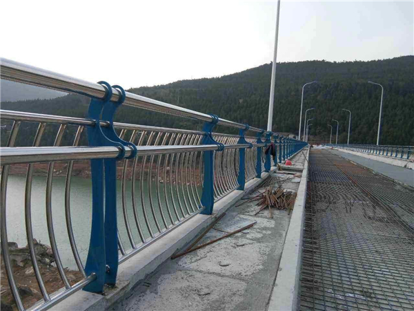 娄底不锈钢桥梁护栏的特点及其在桥梁安全中的重要作用